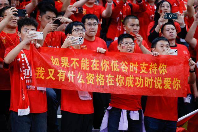 库拉索门将：压力在德国身上我们对奇迹抱有希望 诺伊尔是我偶像